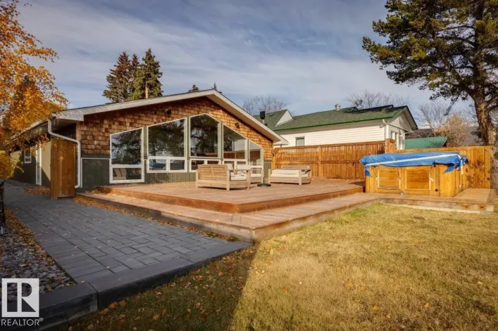 House for sale: 129 1 AV, Rural Parkland County