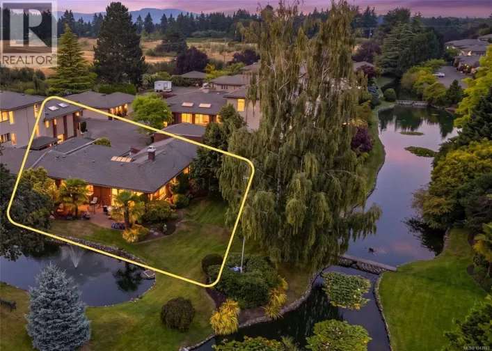 129 2345 Cedar Hill Cross Rd, Oak Bay