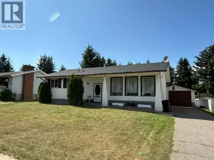 129 Tamarack Avenue, Hinton