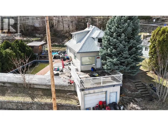 1290 Nelson Avenue, Trail