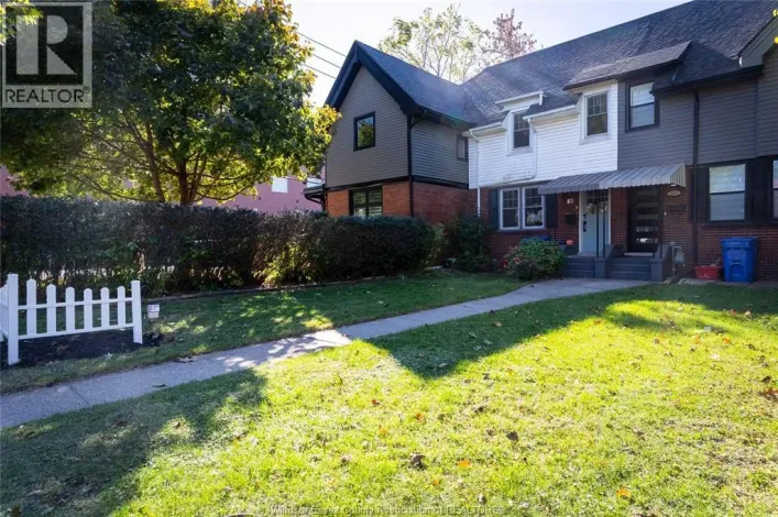 1295 Monmouth ROAD, Windsor