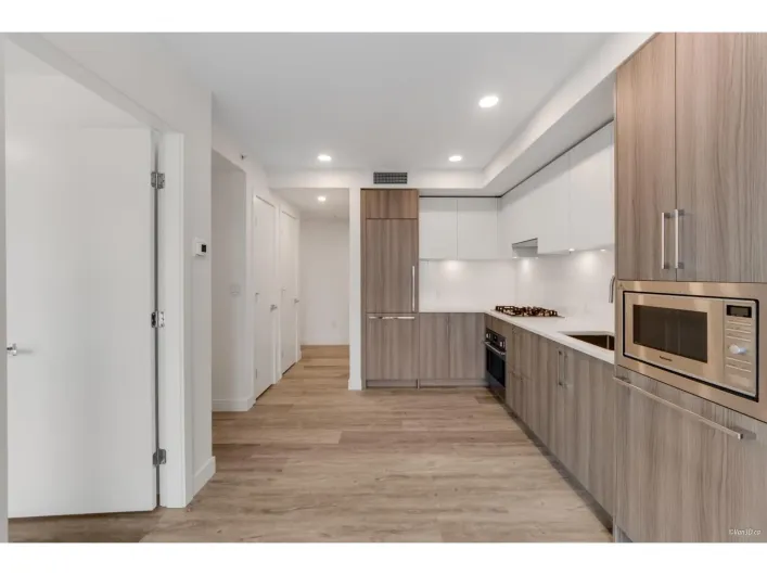 12XX 9675 KING GEORGE BOULEVARD, Surrey