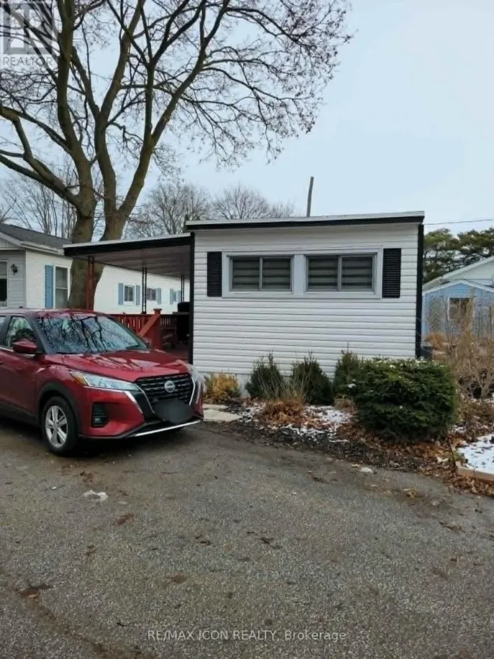 13 - 1940 LONDON LINE, Sarnia