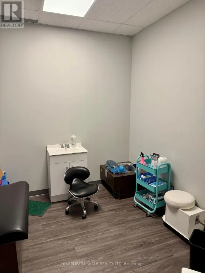 1-3 - 220 MAIN STREET, Loyalist