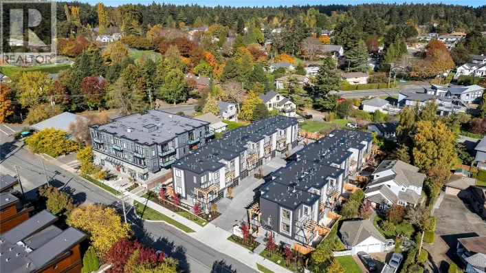 13 2590 Penrhyn St, Saanich