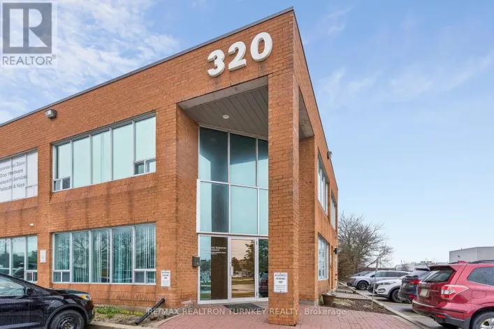 13 - 320 HARRY WALKER PARKWAY N, Newmarket
