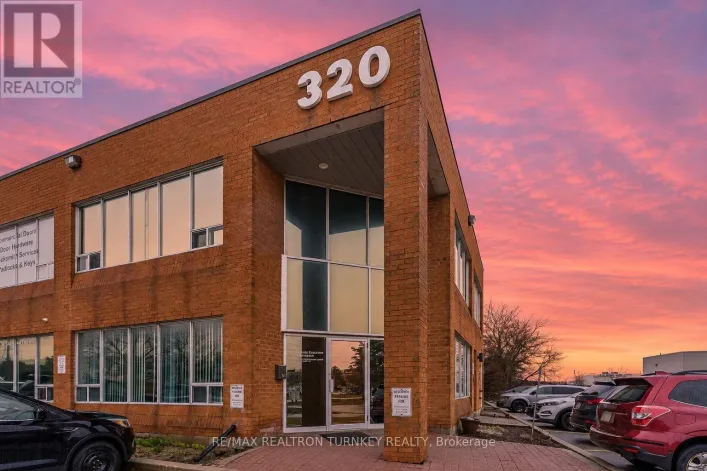13 - 320 HARRY WALKER PARKWAY N, Newmarket
