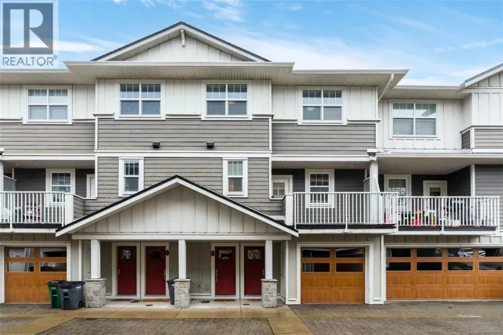 13 3356 Whittier Ave, Saanich