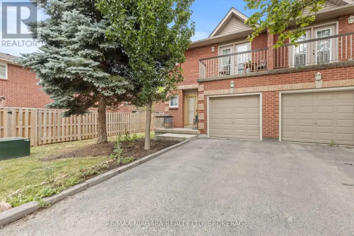 13 - 34 DYNASTY AVENUE, Hamilton