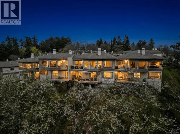 13 4300 Stoneywood Lane, Saanich
