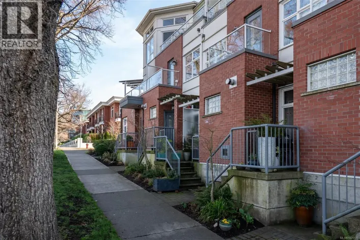 13 60 Dallas Rd, Victoria