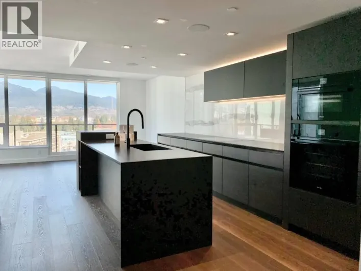 13** 620 CARDERO, Vancouver