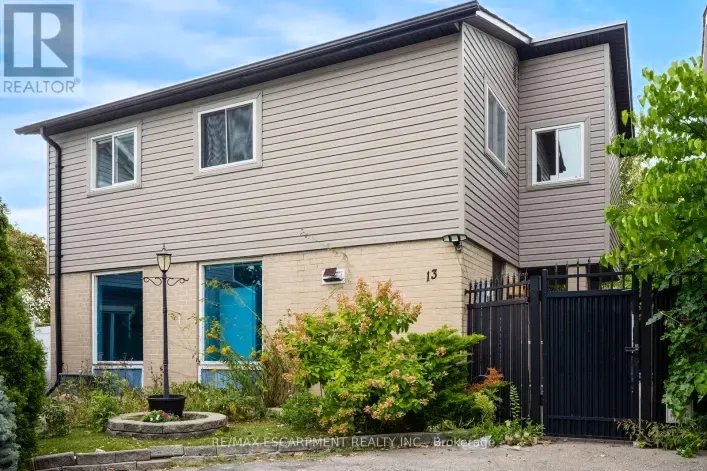 13 HOLMSTEAD COURT, Brampton