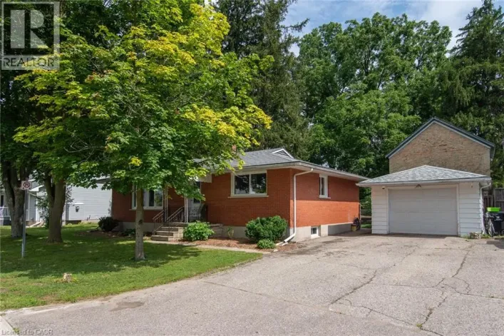 House for sale: 13 LEWIS Street, New Hamburg
