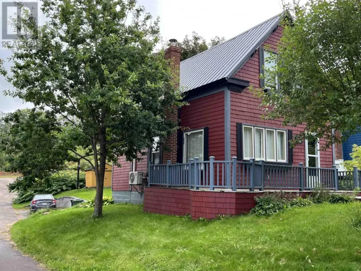 13 Locust Street, Montague