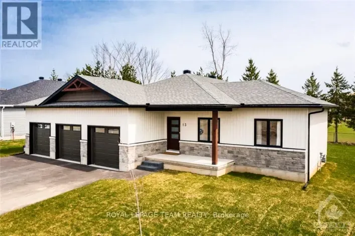 13 MORRISON DRIVE, Whitewater Region