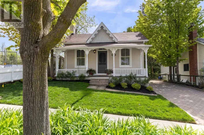 13 NELSON SQUARE E, Barrie