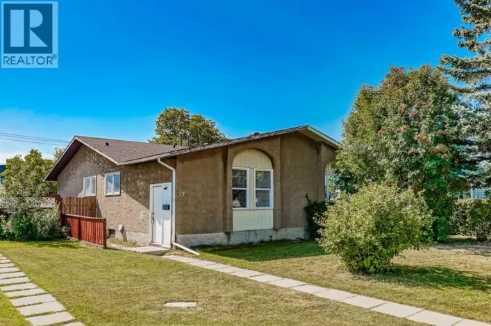 13 Rundlelawn Court NE, Calgary