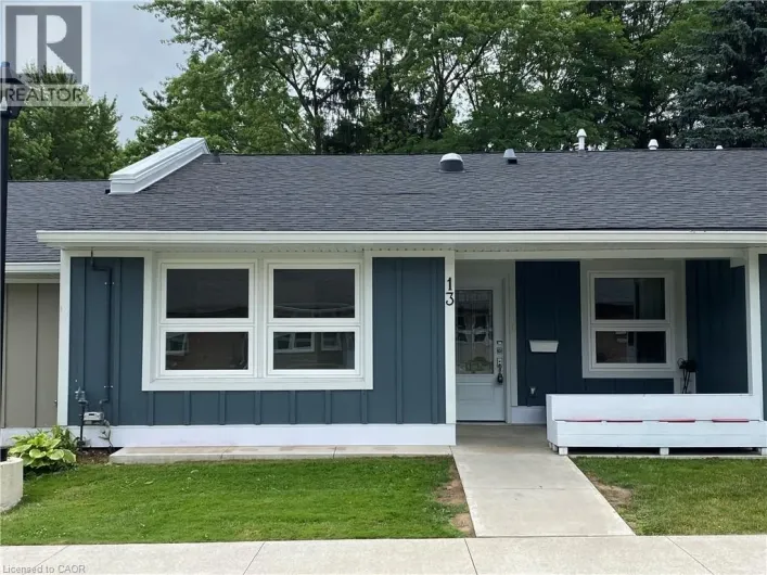 13 SZOLLOSY Circle, Hamilton