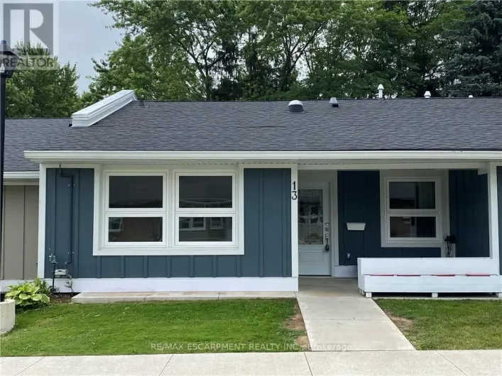 13 SZOLLOSY CIRCLE, Hamilton