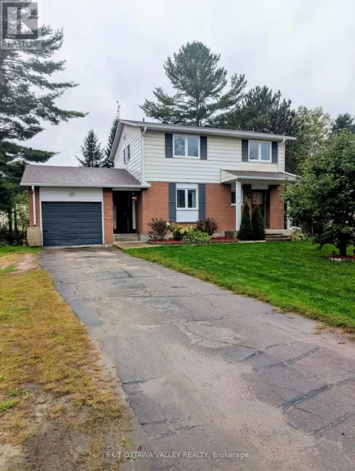 13 TAMARACK STREET, Deep River