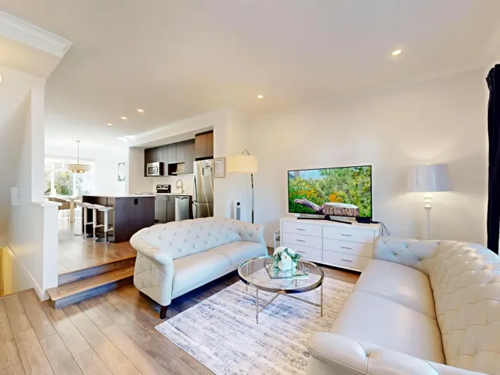 130 15230 GUILDFORD DRIVE, Surrey