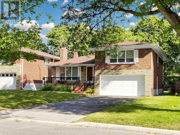 130 BETTY ANN DRIVE, Toronto