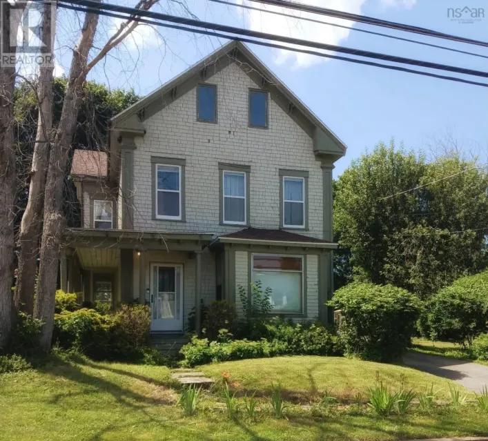 130 MacKay Street, Stellarton
