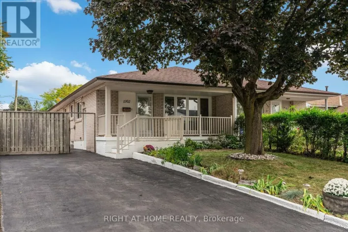 1302 REDBANK CRESCENT, Oakville