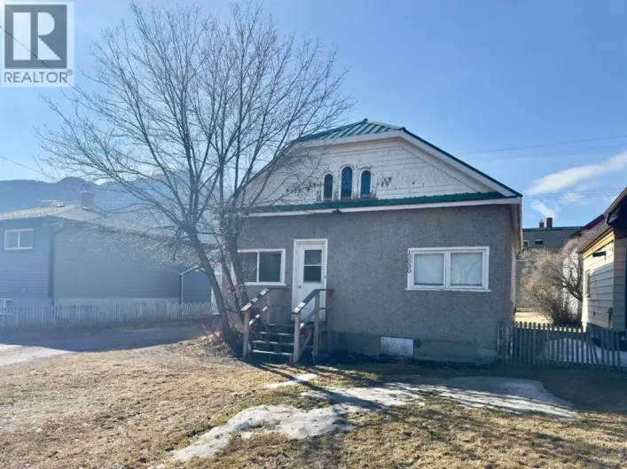 13030 21 Avenue, Blairmore