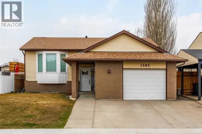 1305 10 Avenue SE, High River