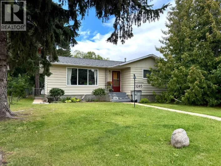 1305 5 Avenue, Wainwright