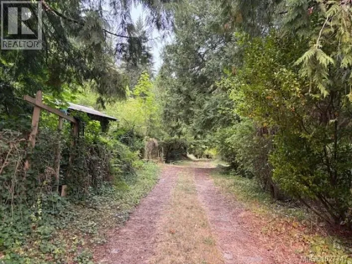 13050 Thomas Rd, Ladysmith