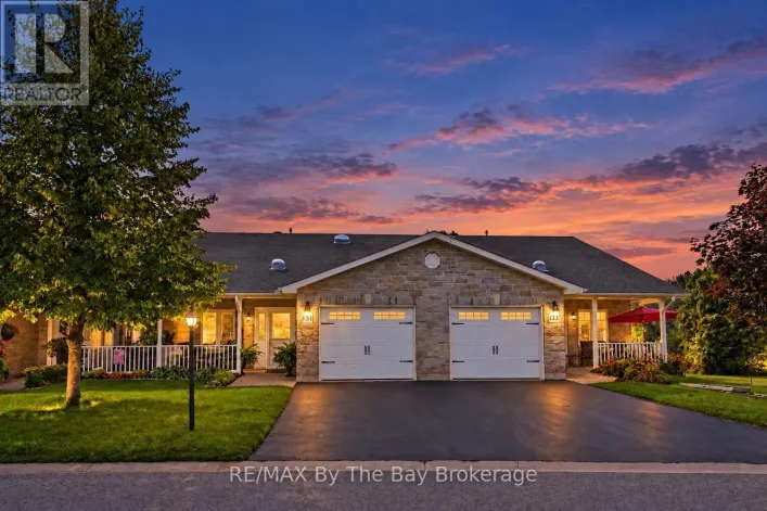 Row / Townhouse for sale: 131 GREENWAY DRIVE, Wasaga Beach