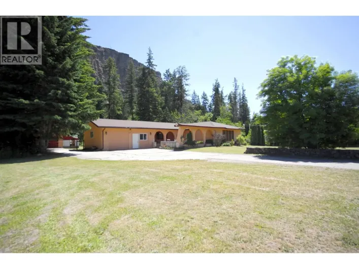 131 SALMON RIVER Road, Salmon Arm
