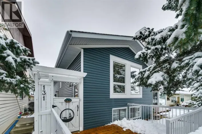131 Woodglen Way SW, Calgary