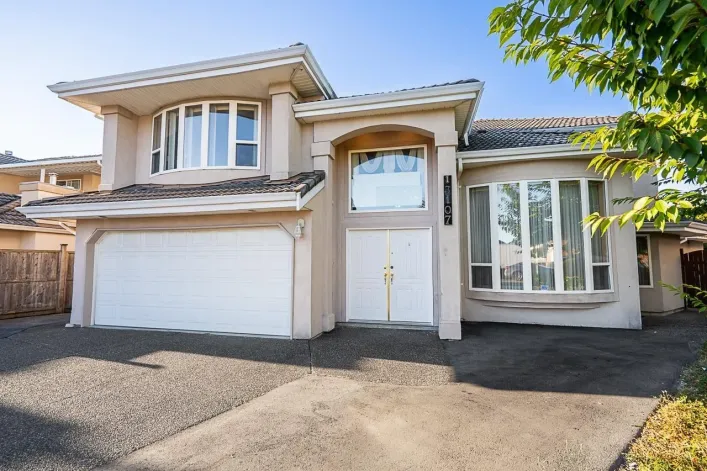 House for sale: 13107 74 AVENUE, Surrey