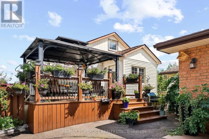 1315 BLAKELY CRESCENT W, Pembroke