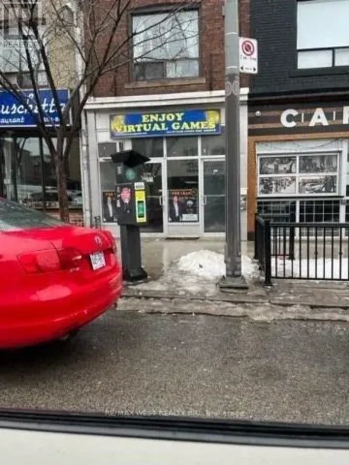 1319 ST. CLAIR AVENUE W, Toronto