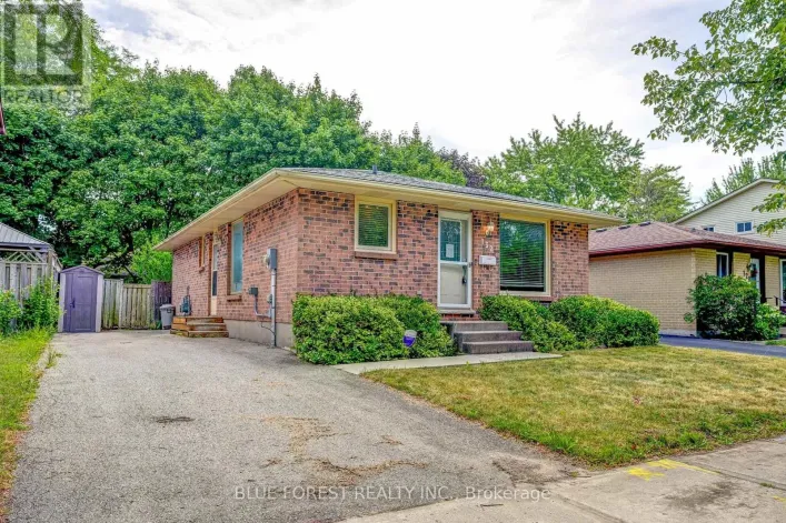 132 ARDSLEY CRESCENT, London North