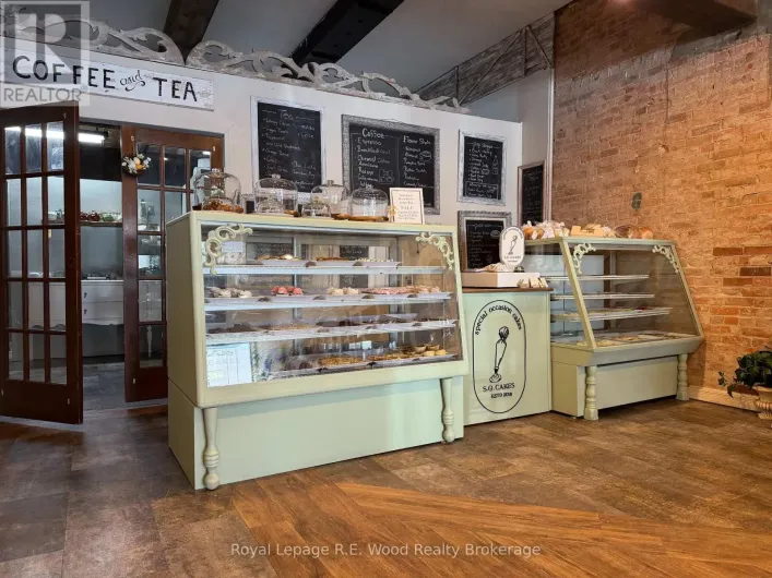 132 BROADWAY, Tillsonburg