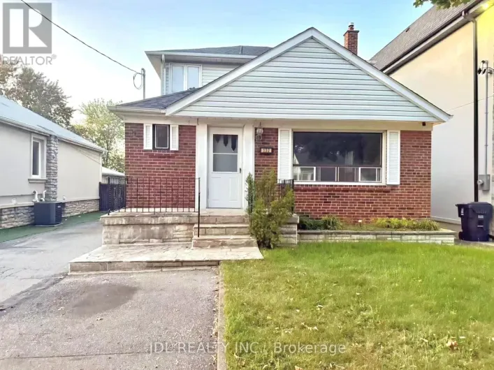 132 EDGECROFT ROAD, Toronto