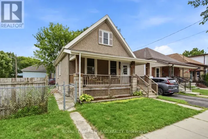 House for sale: 132 OAK STREET, London East