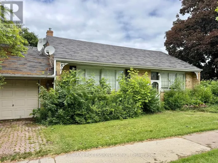 132 RATHBURN ROAD, Toronto
