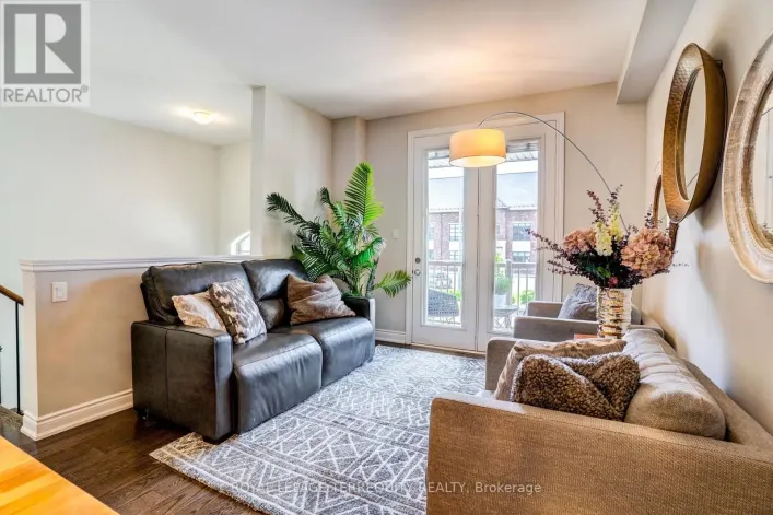 132 THOMAS FISHER DRIVE, Toronto