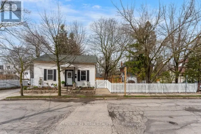 132 WATERLOO STREET N, Cambridge