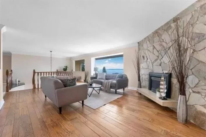 13209 MARINE DRIVE, Surrey