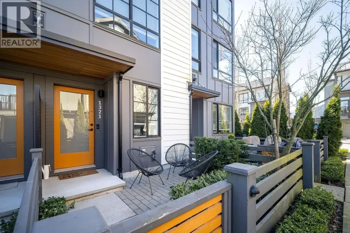 1321 HALYARD PLACE, Squamish