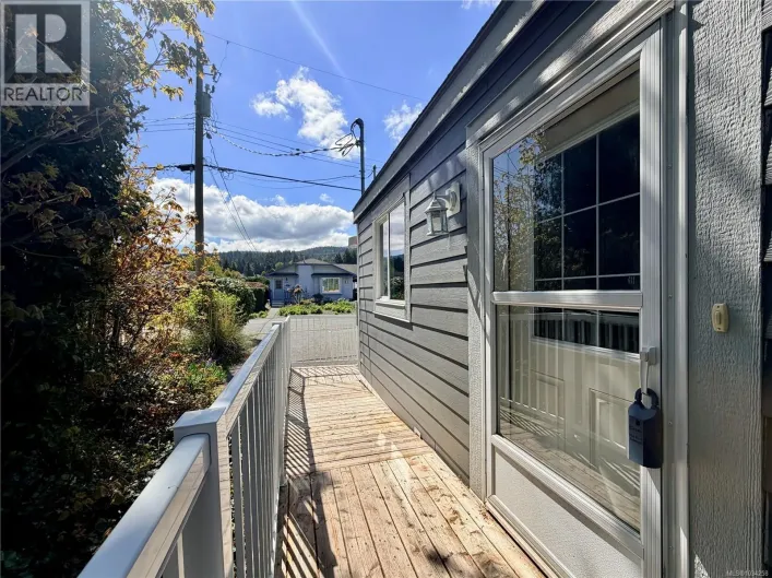1322 Birchwood Rd, Ladysmith