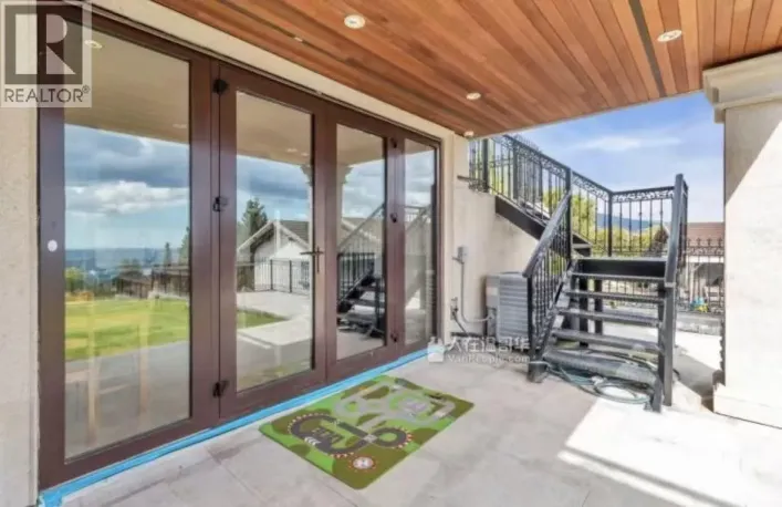 1327 CHARTWELL DRIVE, West Vancouver